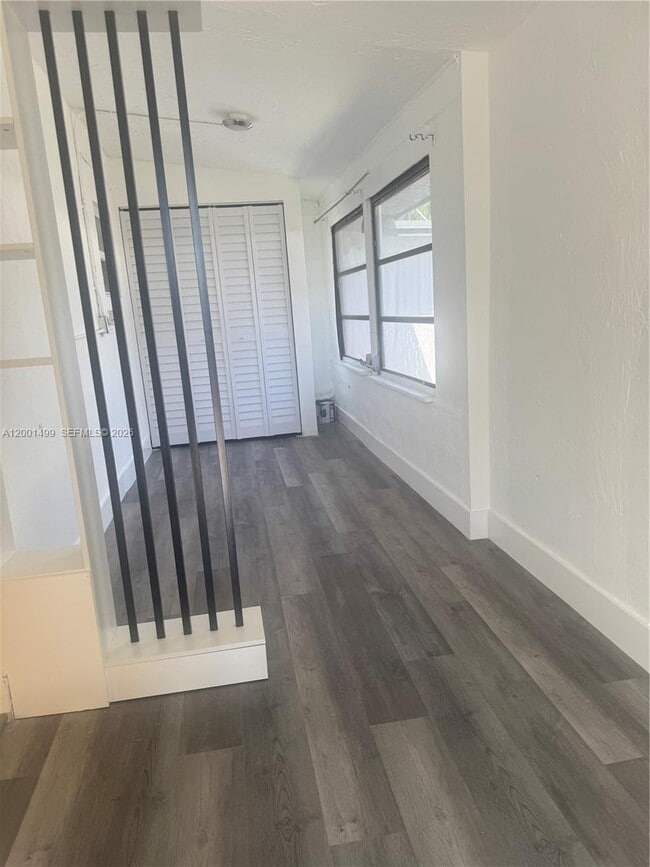 Building Photo - 5611 SW 38th St