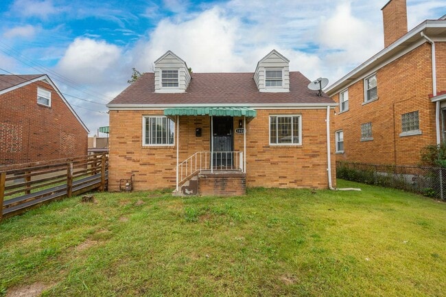 Building Photo - MOVE IN SPECIAL! SCORE HALF OFF 1ST MONTH'...