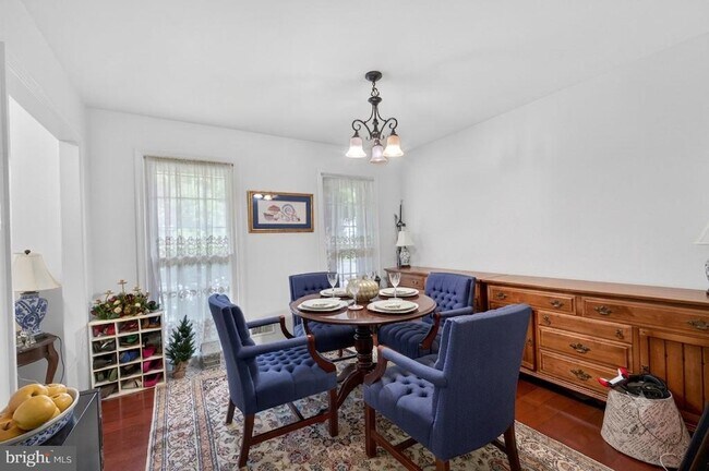 Building Photo - 8815 Newport Ct