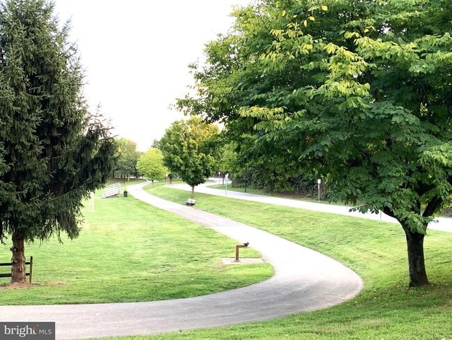 Building Photo - 11 Cabot Dr