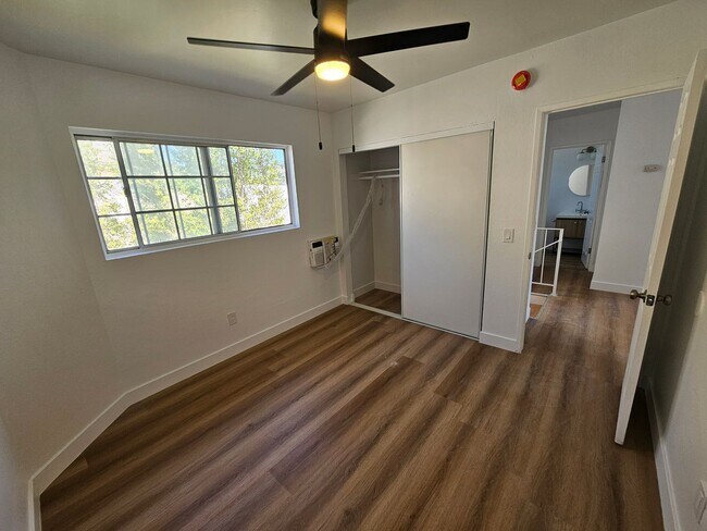 Building Photo - 245 E Ave 38