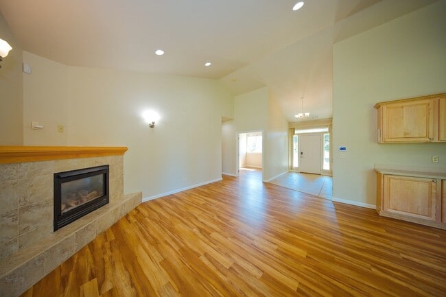 Building Photo - 716 N Vercler Rd