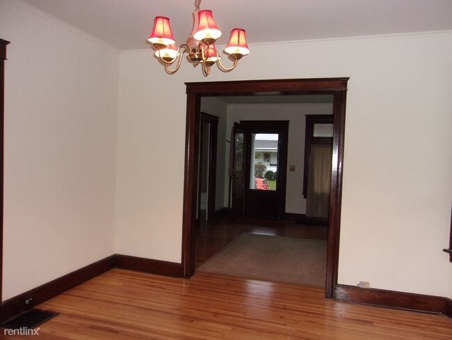 Building Photo - 3 br, 1 bath Apartment - 25 Margaret St