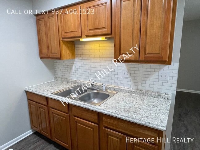 Building Photo - Updated 2 Bedroom, 1 Bath Unit in Xenia