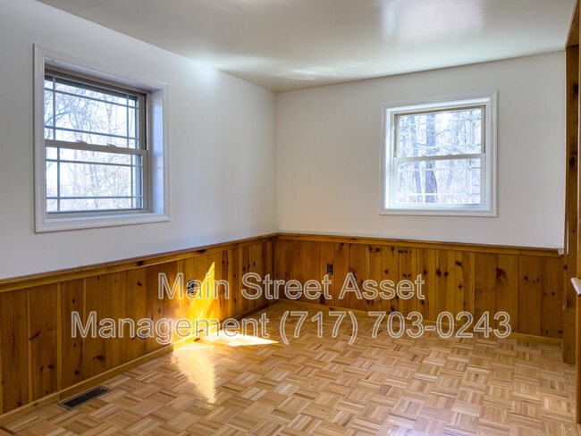 Building Photo - 735 Yellow Hill Rd