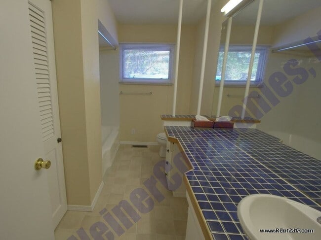 Building Photo - Available June 1st 2026!