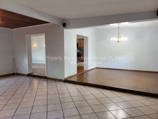 Building Photo - 4311 S Thatcher Ave