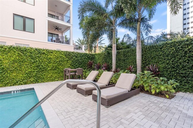 Building Photo - 176 4th Ave NE