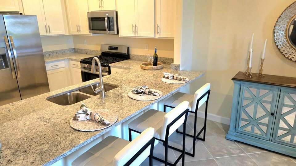 Building Photo - 15035 Sunny Day Dr