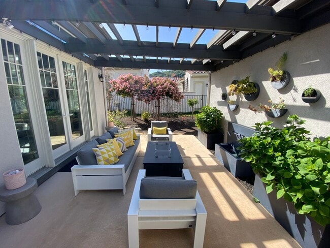 Building Photo - Wilder, Orinda!!!  4 Bed, 4.5 Bath, apx 3,380 Sq Ft.