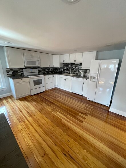 3rd floor kitchen - 925 Francis Scott Key Hwy