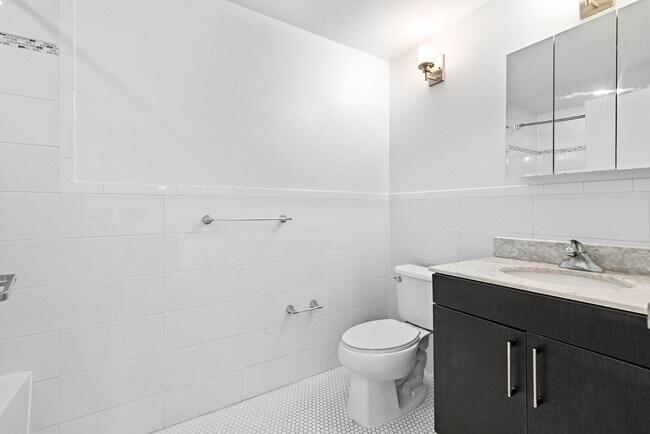 Building Photo - 1700 Park Ave