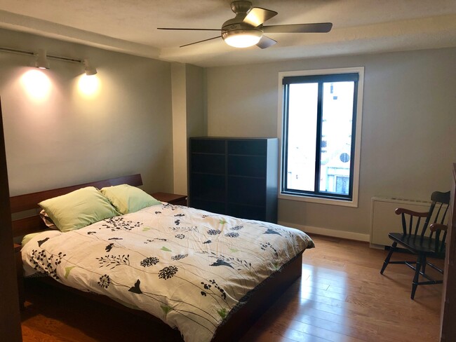 Large bedroom - 1440 N St NW