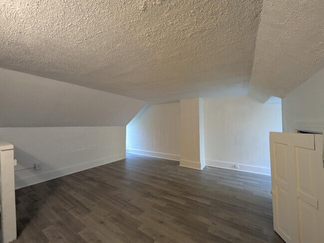 Building Photo - 325 E Church St