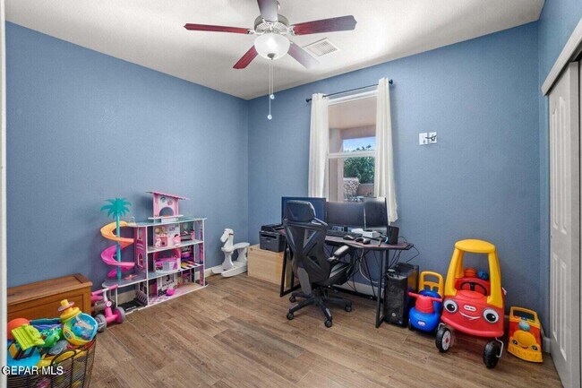 Building Photo - 11032 Bullseye St