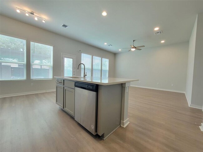 Building Photo - 1301 Showbox St