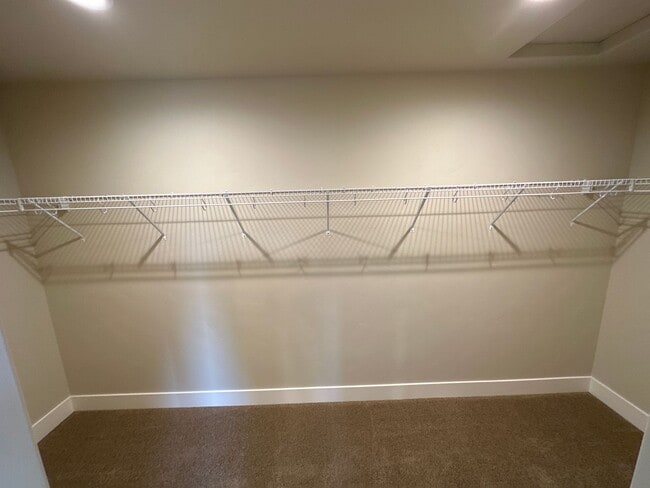 Building Photo - Newer SE Bend House w/A/C, 3 Bdrms, 2.5 Baths, 2160 Sq Ft, EVO OUTLET, Access to Pool, Dbl Garage