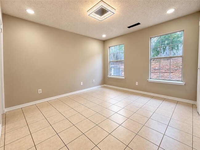 Building Photo - 2678 Brookside St