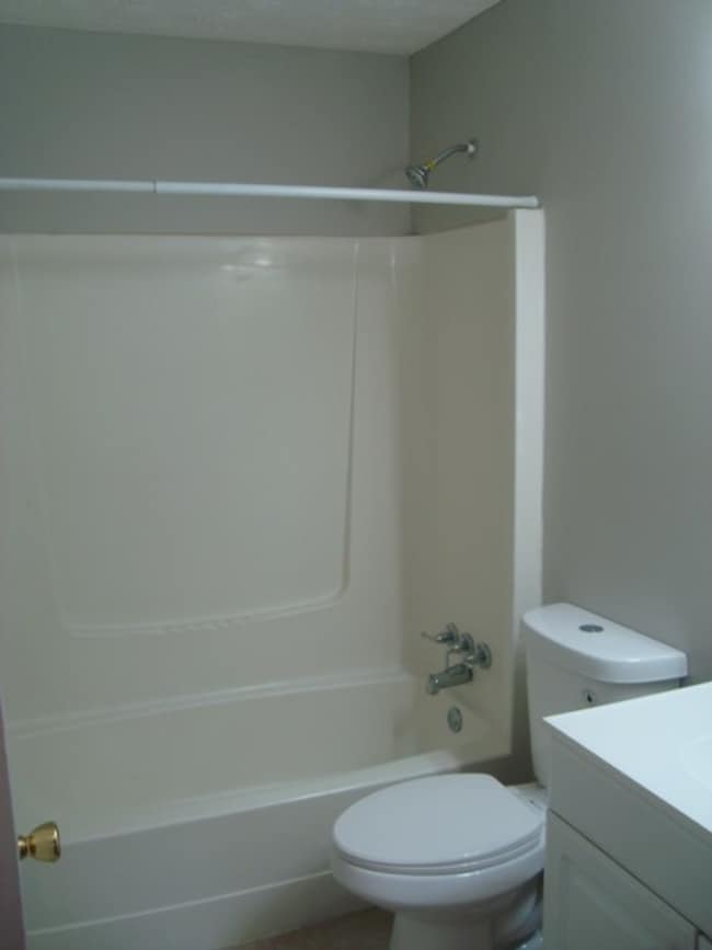 Building Photo - Move in Ready 4 bedroom/2 bathroom