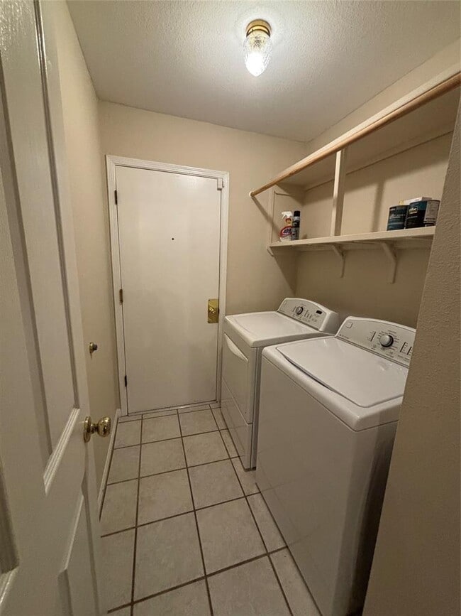 Building Photo - 4500 Abelia Dr