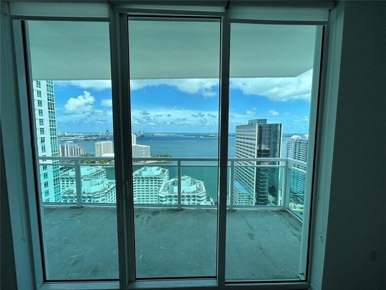 Building Photo - 951 Brickell Ave