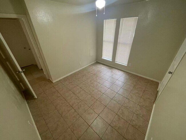 Building Photo - Beautiful 4 Bedroom 2 Bathroom in Plano!
