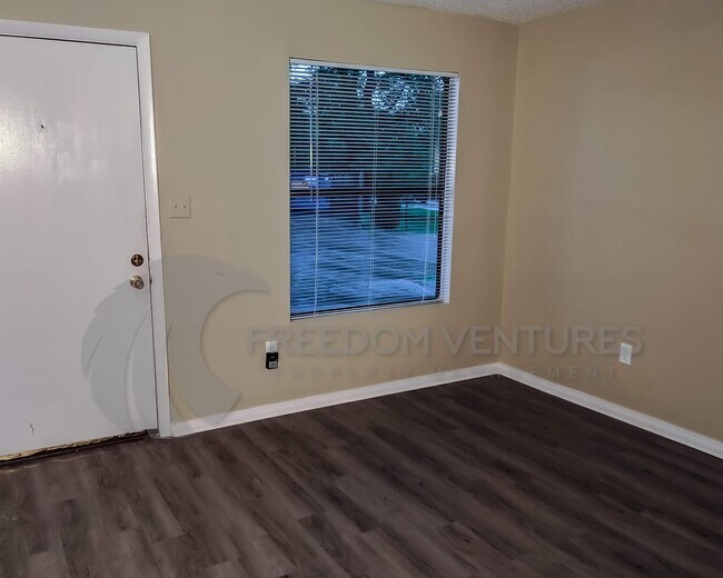 Building Photo - 2300 Grayson Valley Dr