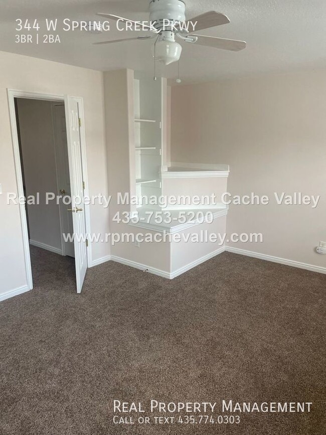 Building Photo - Great 3 Br. Townhouse in Providence. Pet f...