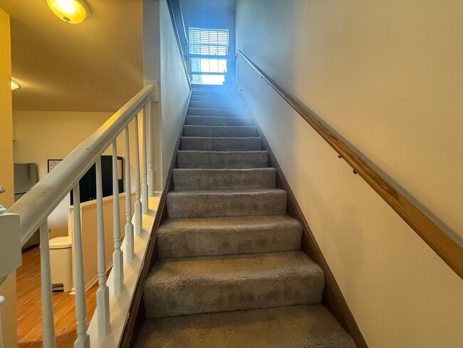 Building Photo - 348 Fallbrook Ct