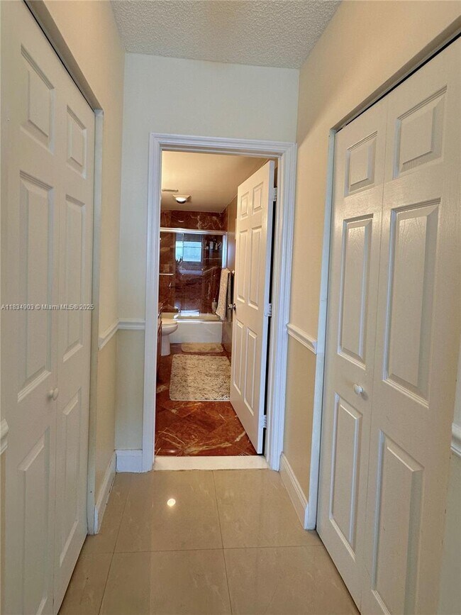 Building Photo - 300 Bayview Dr