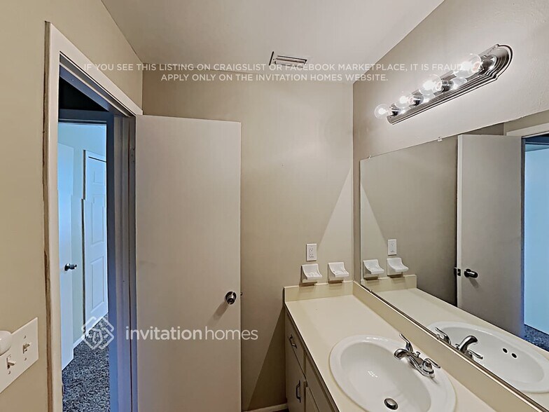 Building Photo - 622 Lake Dexter Cir