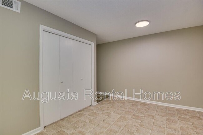 Building Photo - 138 Chalet North Boulevard - 138