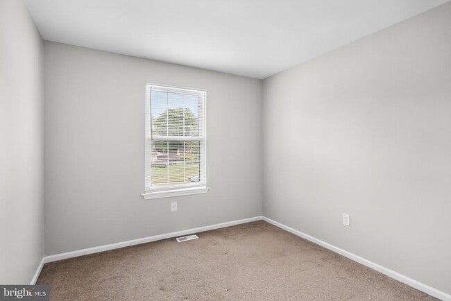 Building Photo - 13 Hopewell Ln