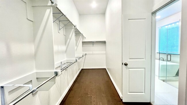 Building Photo - 212 Milas Cv