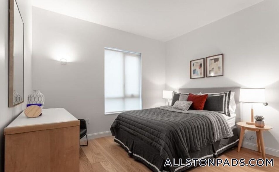 Building Photo - 83 Gardner St