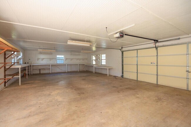 Building Photo - 1100 Chapparal Dr