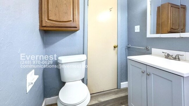 Building Photo - 2-Bedroom, 1-Bath Home in a Convenient Loc...