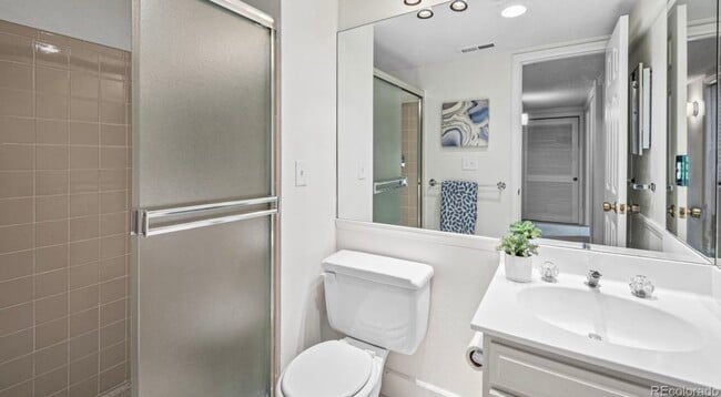 Building Photo - 7542 S Cove Cir