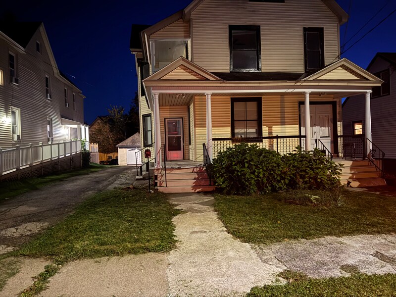 Building Photo - 16 Stewart St