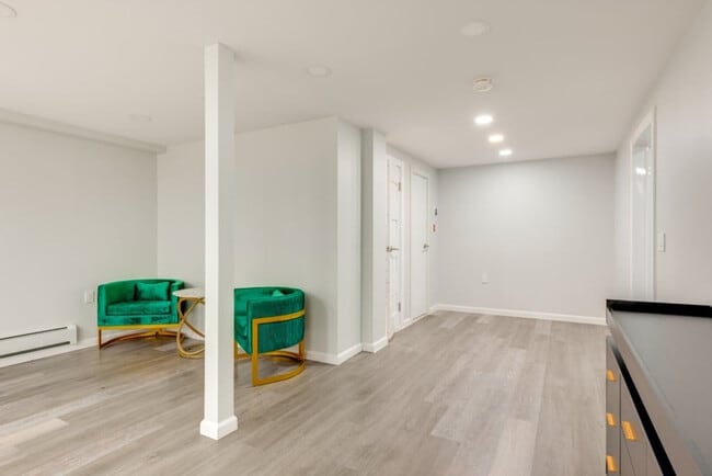 Building Photo - 2135 Rosemont Dr