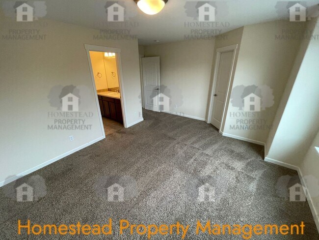 Building Photo - 476