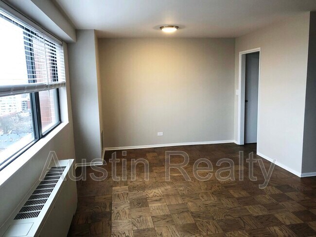 Building Photo - 4466 W Pine Blvd