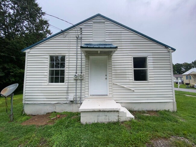 Building Photo - 104/105 7th Ave SE