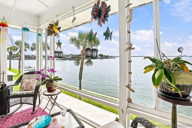 Building Photo - 1177 Bayshore Dr