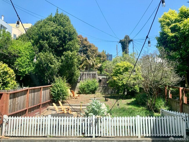Building Photo - 2032 Larkin St