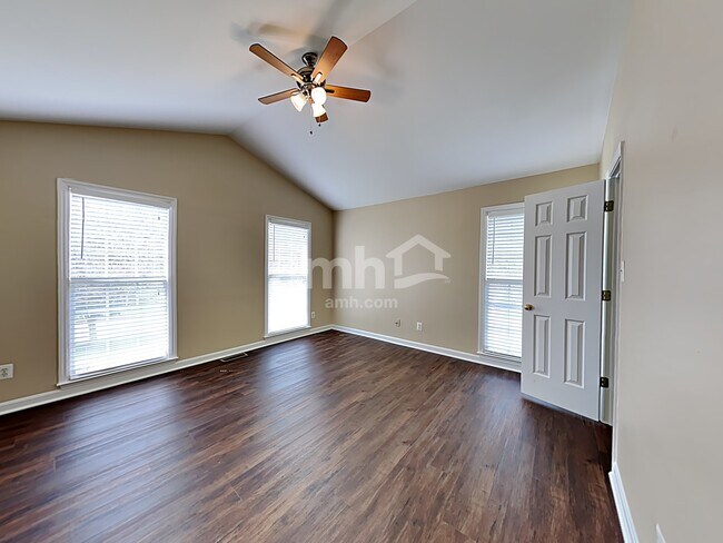 Building Photo - 601 Shiretown Ln