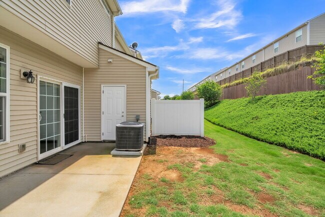 Building Photo - Luxury 3BR/2.5BA Townhome in Riverside Area with Modern Upgrades $1,850/mo rent