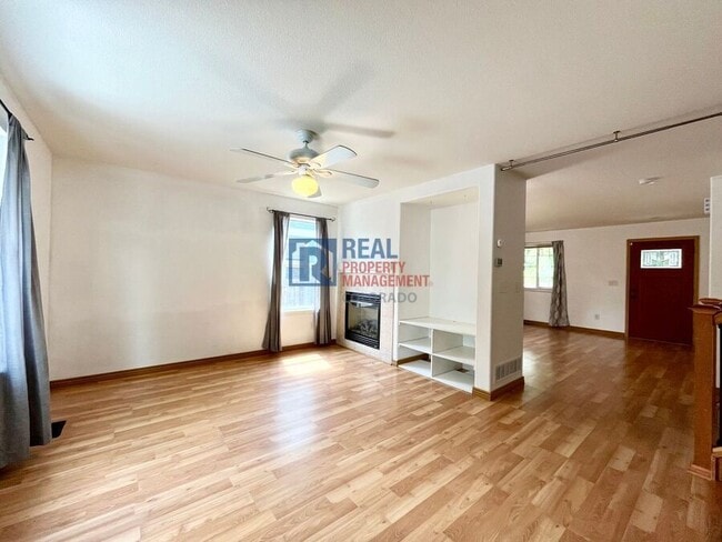 Building Photo - 676 Hedgerow Way