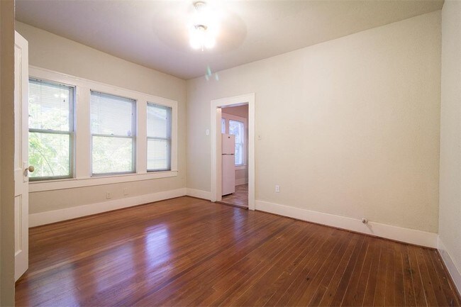 Building Photo - 303 Northwood St