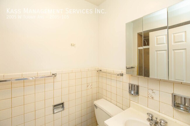 Building Photo - 2005 W Touhy Ave